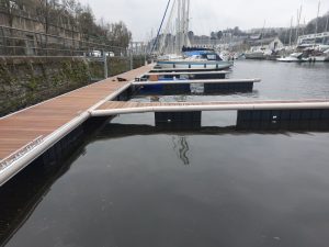 Installation de pontons flottants sur les quais du port de plaisance de Morlaix (29)